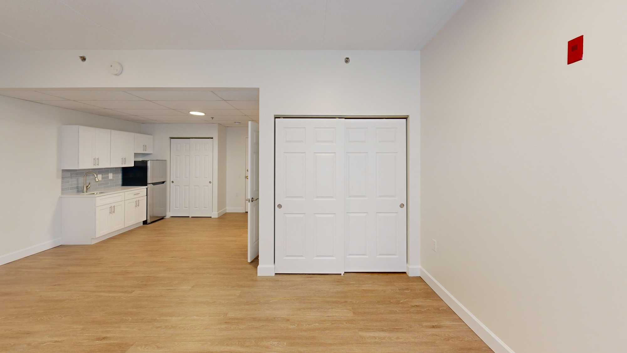 WOAK - ADELAID-Living Space & Kitchen