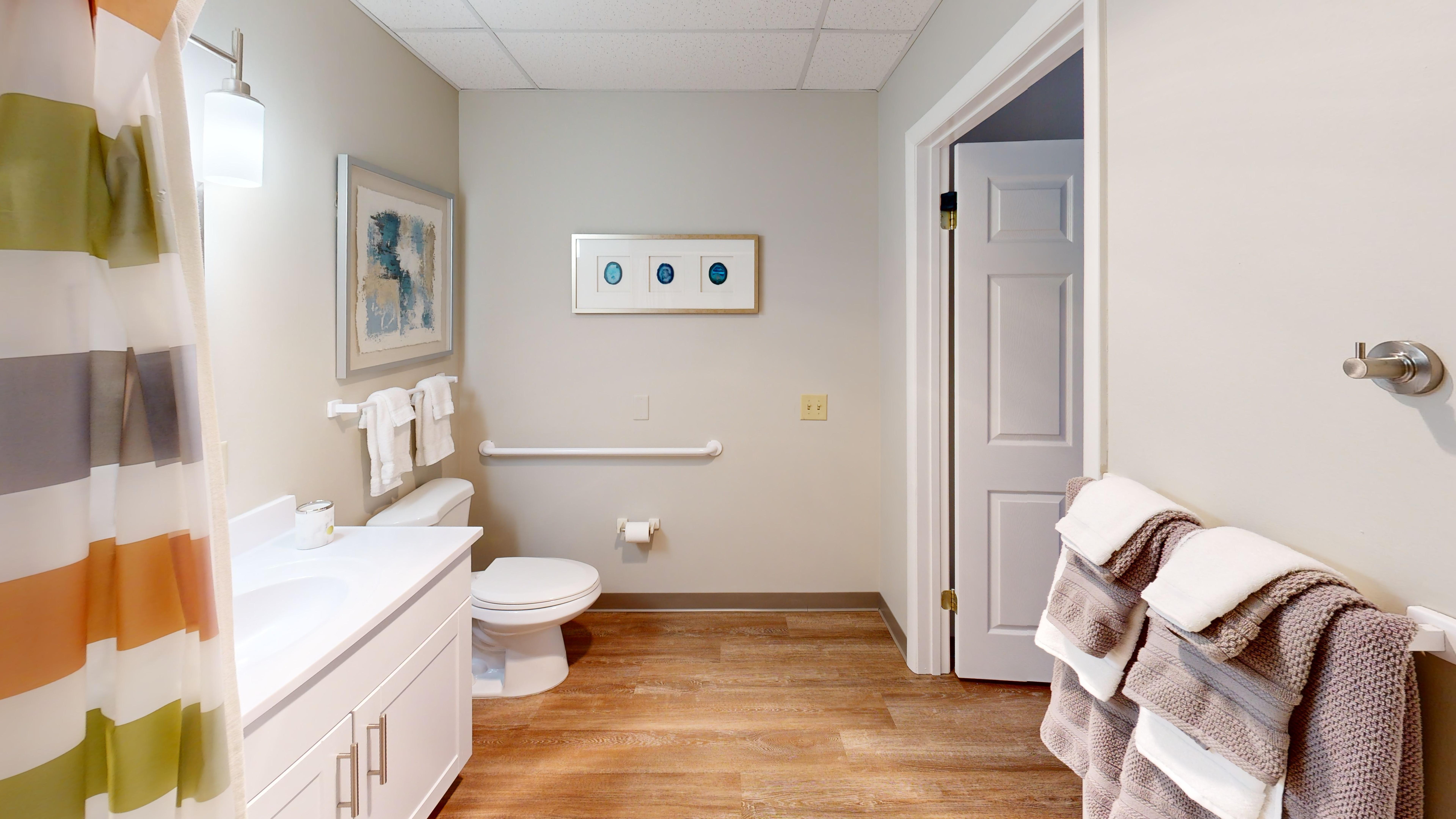 WOAK-WINDSOR Floor Plan - Bathroom
